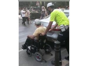 Yaya Geçidine Park Etti, Engelli Vatandaş Geçemedi