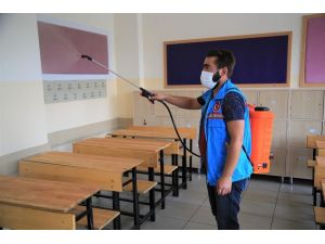 Gölbaşı Belediyesi Okulların Temizliği İçin Kolları Sıvadı