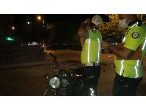 Motosiklet Traktörün Altına Girdi: 1 Yaralı