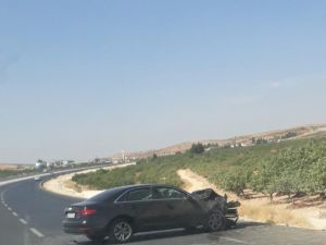 Gaziantep’te Lüks Otomobil Bir Araca Çarptı: 3 Yaralı