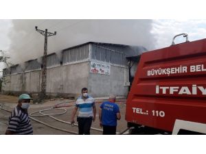 Kozan’da Gıda Deposunda Yangın