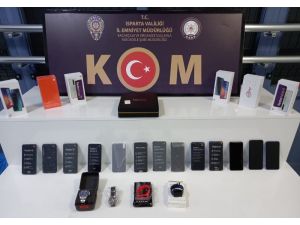 Isparta’da Kaçak Cep Telefonu Ve Elektronik Eşya Operasyonu