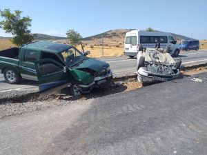 Konya’da Kamyonetle Otomobil Çarpıştı: 3 Yaralı