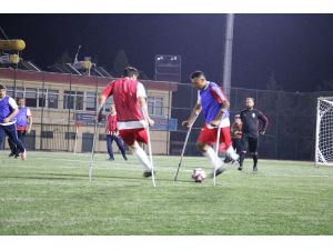 Ampute Futbol Takımı İle Siyasiler Yeşil Sahada Karşılaştı