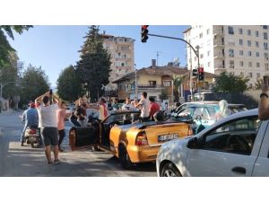 Trafikte Asker Eğlencesi Yaptılar