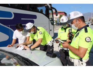 Trafikte Asker Eğlencesi Yapan Gruba Ceza