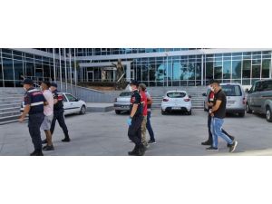 Baz İstasyonundan Hırsızlık Yapanlar Suçüstü Yakalandı