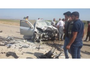 Adana’da İki Otomobil Kafa Kafaya Çarpıştı: 3 Ölü