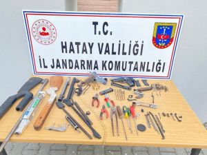 Evini Silah Atölyesine Çevirmiş