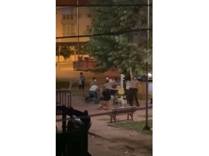 Parktaki kavga, bekçinin havaya ateş açmasıyla sonlandı