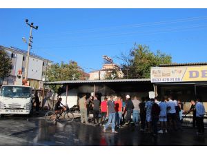 Antalya’da mobilya deposunda yangın