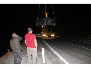 Yoldan Çıkan Otomobil Kayalıklar Üzerine Düştü