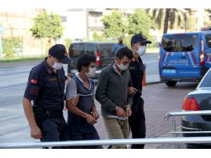 Girdikleri bahçeden 2 bin 500 TL değerinde avokado çalan 2 kardeş yakalandı