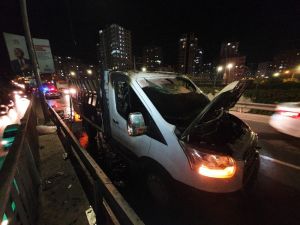 Seyir Halindeki Mobilya Yüklü Kamyonet Yanarak Kül Oldu