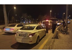 Başkent’te Bir Otomobil, Bisikletli Gence Çarptı