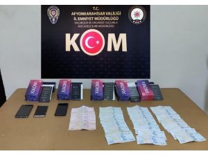 Evinde Kaçak Cep Telefonu Satan Şahsa Polis Operasyonu