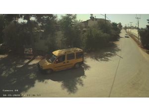Polisten kaçan sürücü pazara daldı: 1 yaralı