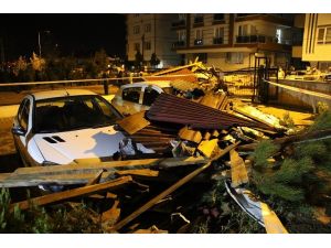 Başkent’te Şiddetli Fırtına Binaların Çatısını Uçurdu