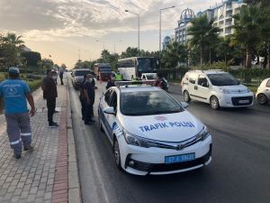 Duran otomobile arkadan çarpan motosiklet sürücüsü ağır yaralandı