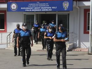 Polisten, Maske, Mesafe, Kadına Şiddet Ve Dolandırıcılık Uyarısı