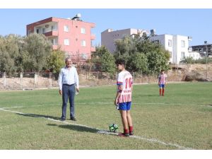 Başkan Tarhan, Cumhuriyet Kupası Futbol Turnuvasının Başlama Vuruşunu Yaptı