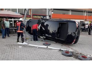 Otomobil Az Kalsın Otele Giriyordu