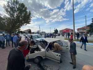 Burdur’da Trafik Kazası: 2’si Çocuk 7 Yaralı