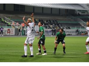 Süper Lig: Y. Denizlispor: 0 - Beşiktaş: 2 (İlk Yarı)