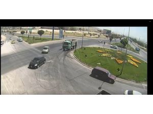 Otomobilin Metrelerce Kaydığı Anlar Kamerada