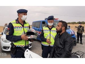 Dakikalar Önce Uyarıldı, Hediye Edilen Kaskı Başına Değil Koluna Taktı