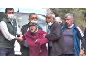 Eşinin ölüm haberini alıp olay yerine gelen kadın gözyaşlarına boğuldu