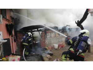 Depoda Çıkan Yangın İki Katlı Binaya Sıçradı