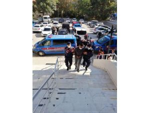 Baba Ve Oğlu Öldüren Katil Zanlısı İle 3 Akrabası Adliyeye Sevk Edildi