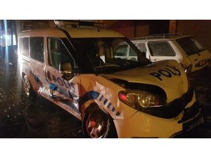 Hatay’da Mülteci Taşıyan Araç Polis Ekibine Çarptı