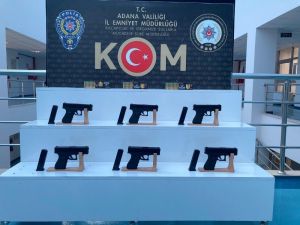 Otomobilde 6 Ruhsatsız Tabanca Ele Geçirildi