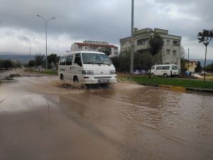 Yavuzeli’nde Sağanak Yağmur Etkili Oldu