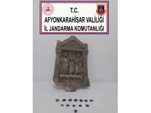 Ellerindeki Tarihi Eserleri Satmak Üzereyken Jandarmaya Yakalandılar