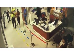 Sağlık kontrolünde polise zor anlar yaşattı, hastanenin kapılarını tekmeledi