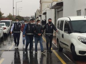 Kıyafetini Beğenmeyince Vurmuş