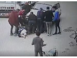 Motosikletin Aracın Altında Kalma Anı Güvenlik Kamerasında