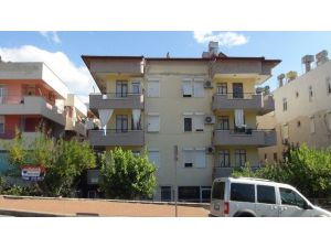 Deprem korkusuyla geceyi dışarda geçiren apartman sakinleri evlerine döndü