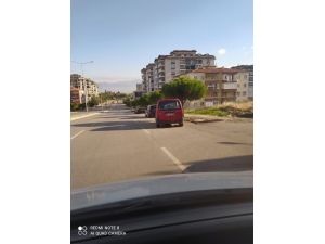 Rögar Kapağı Tadilatı Yapan İşçilere Seyir Halindeki Araç Çarptı