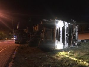 Afyonkarahisar’da Devrelin Tırın Sürücüsü Hayatını Kaybetti