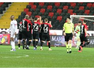 Süper Lig: Gaziantep Fk: 1 - Beşiktaş: 0 (İlk Yarı)