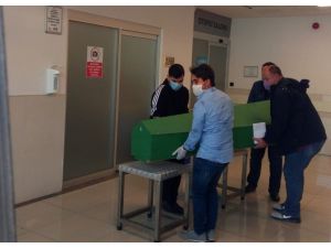 Falezlerden düşen 3 çocuk annesi öldü