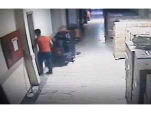 Hastanenin Giyinme Odasından Hırsızlık Yaptı Kameraya Yakalandı