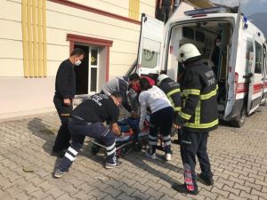 Çatıdan Düşen İşçiyi İtfaiye Kurtardı