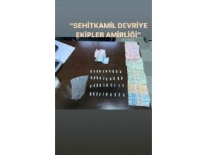 Şüphe Üzerine Durdurulan Şahıslardan Uyuşturucu Çıktı