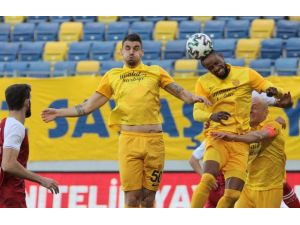 Süper Lig: Mke Ankaragücü: 1 - Fatih Karagümrük: 2 (İlk Yarı)