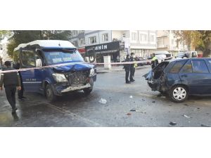 Ankara’da 3 Aracın Karıştığı Trafik Kazasında 4 Kişi Yaralandı
